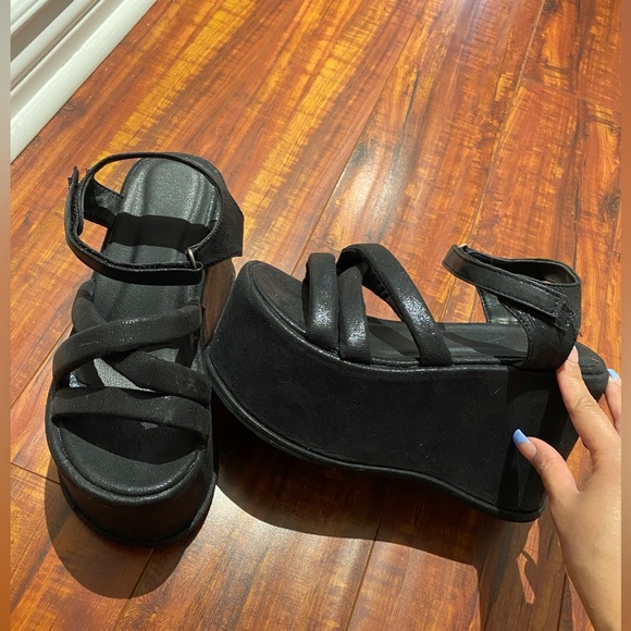 Super cute trending unique platform sandals - Picture 2 of 9